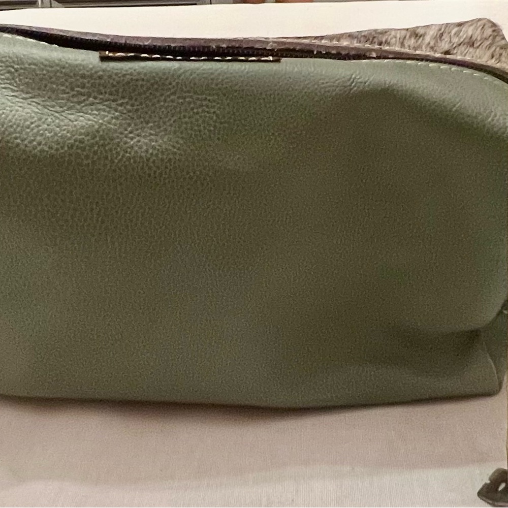 UNIQUE Leather & Fur-Hide Toiletry Travel bag w/handle, Sage/Seafoam & Gray - Picture 5 of 6